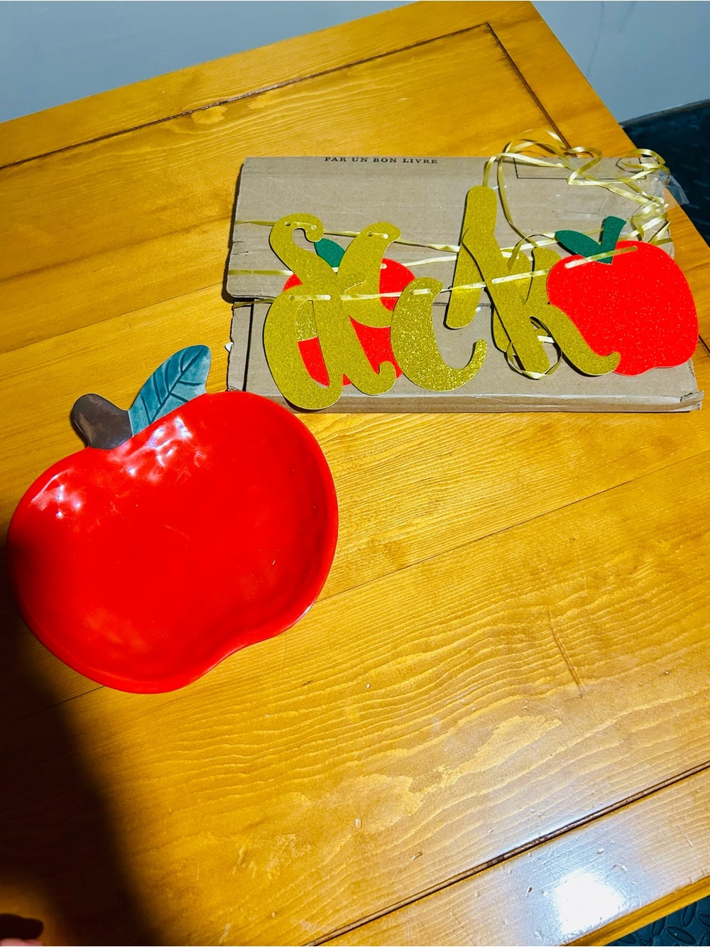 (3/$10) Red Apple plastic plate and Apple ‘back to school’ Garland